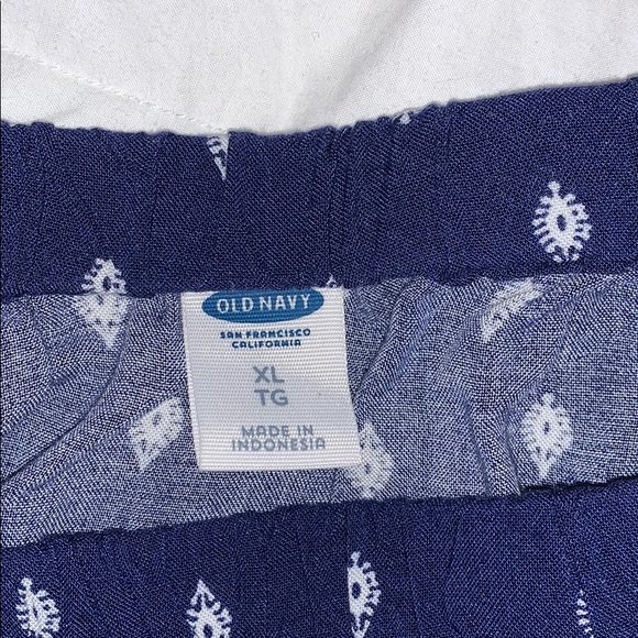 Old Navy blue and white print shirt. Size XL - Picture 4 of 5